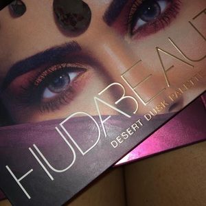 Huda Beauty Desert Dusk palette